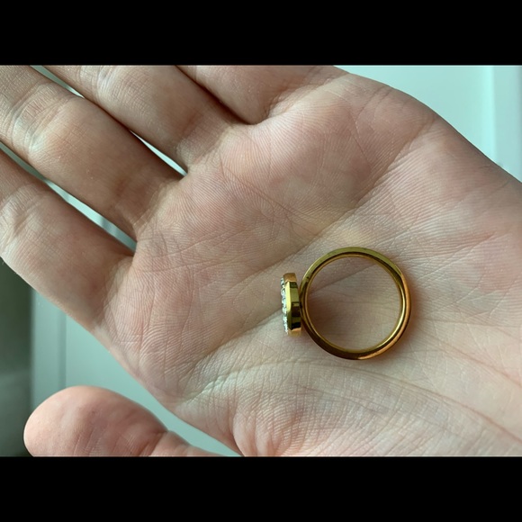 Golden ring - Picture 5 of 6